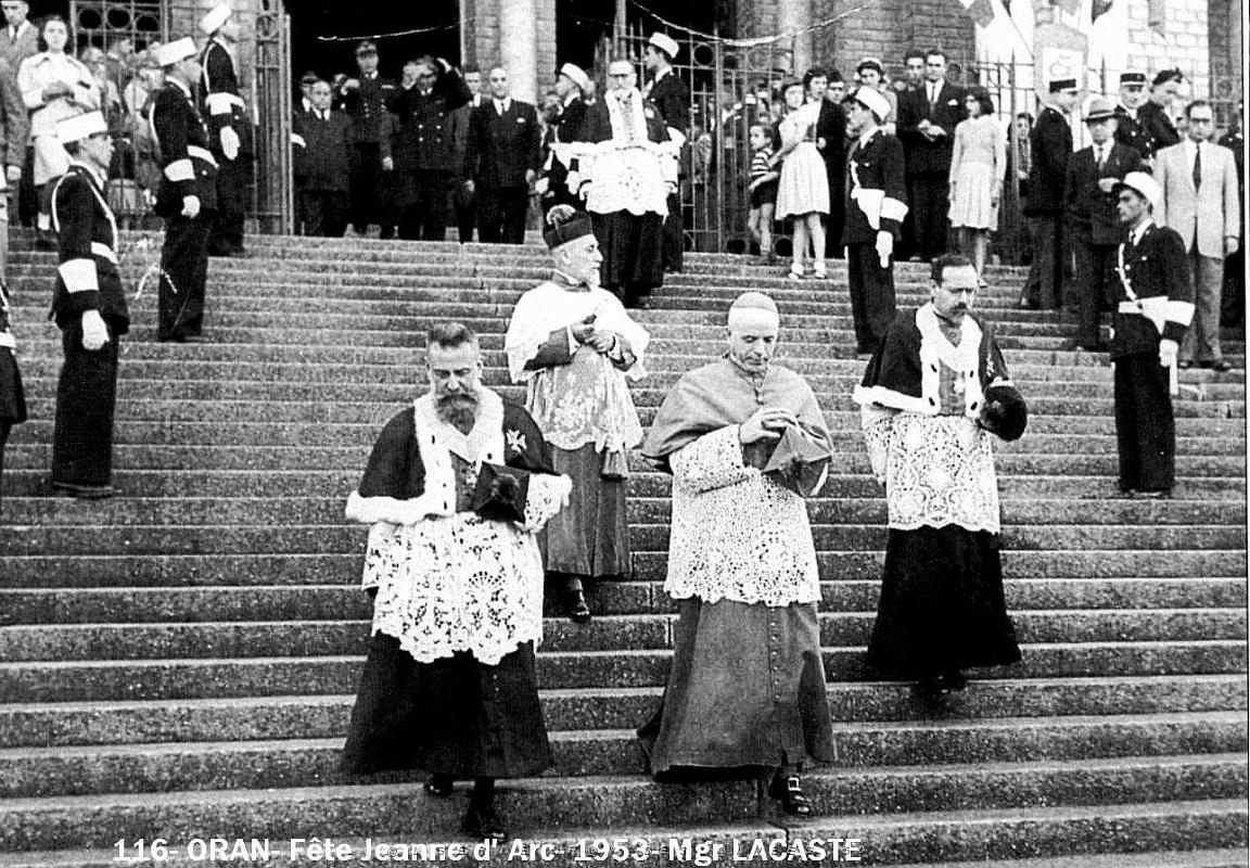116- Oran- Fete Jeanne d' Arc- 1953- Mgr Lacaste.JPG